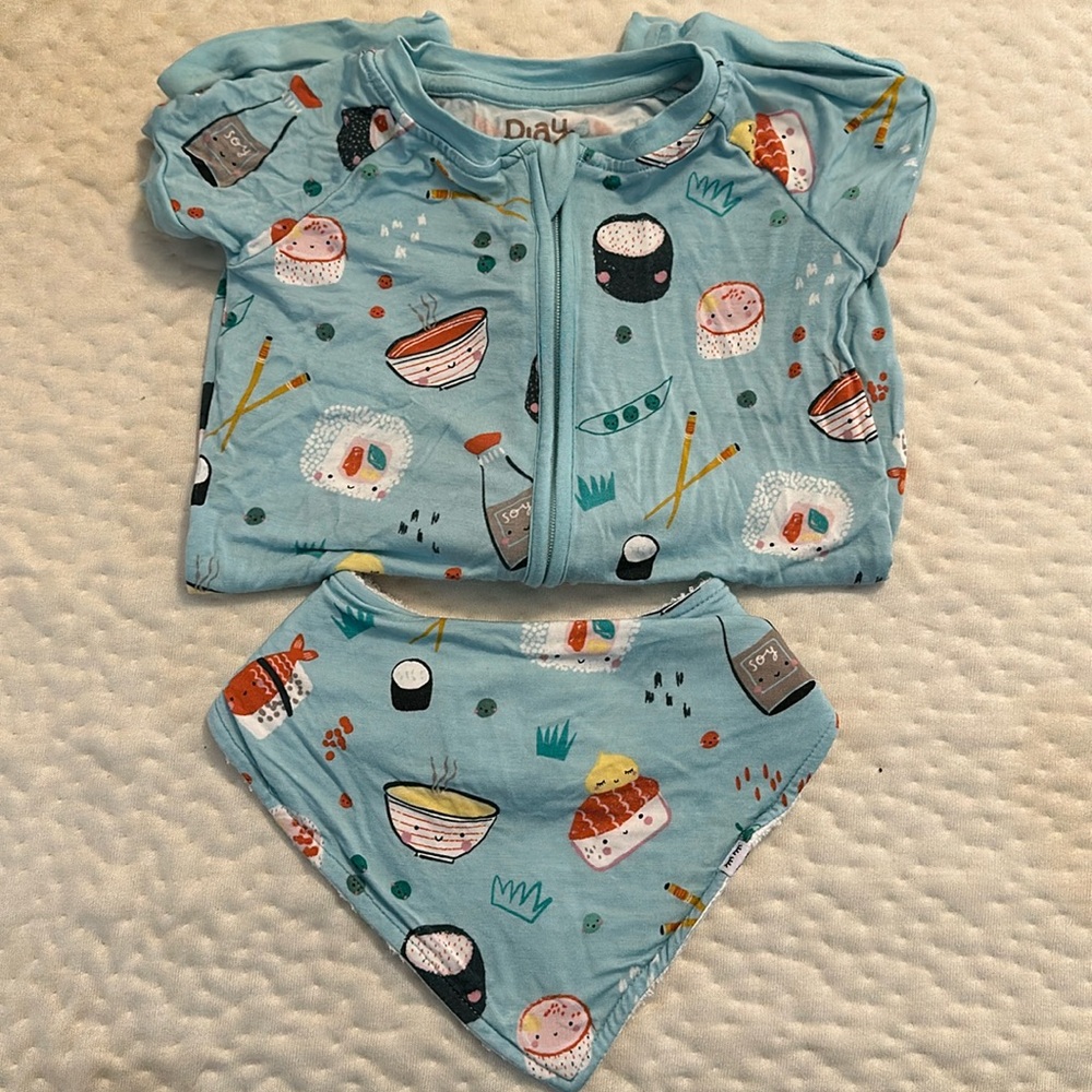 Iittle sleepies play shorty and matching bib